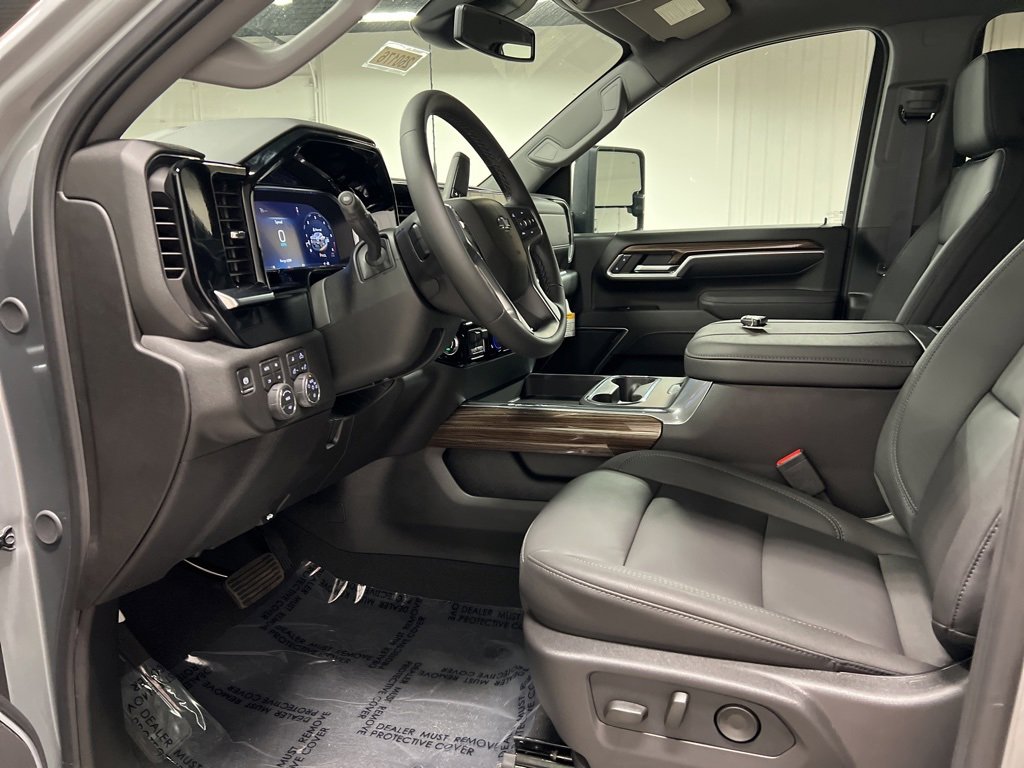 2026 Chevrolet Silverado 2500HD LT photo 8