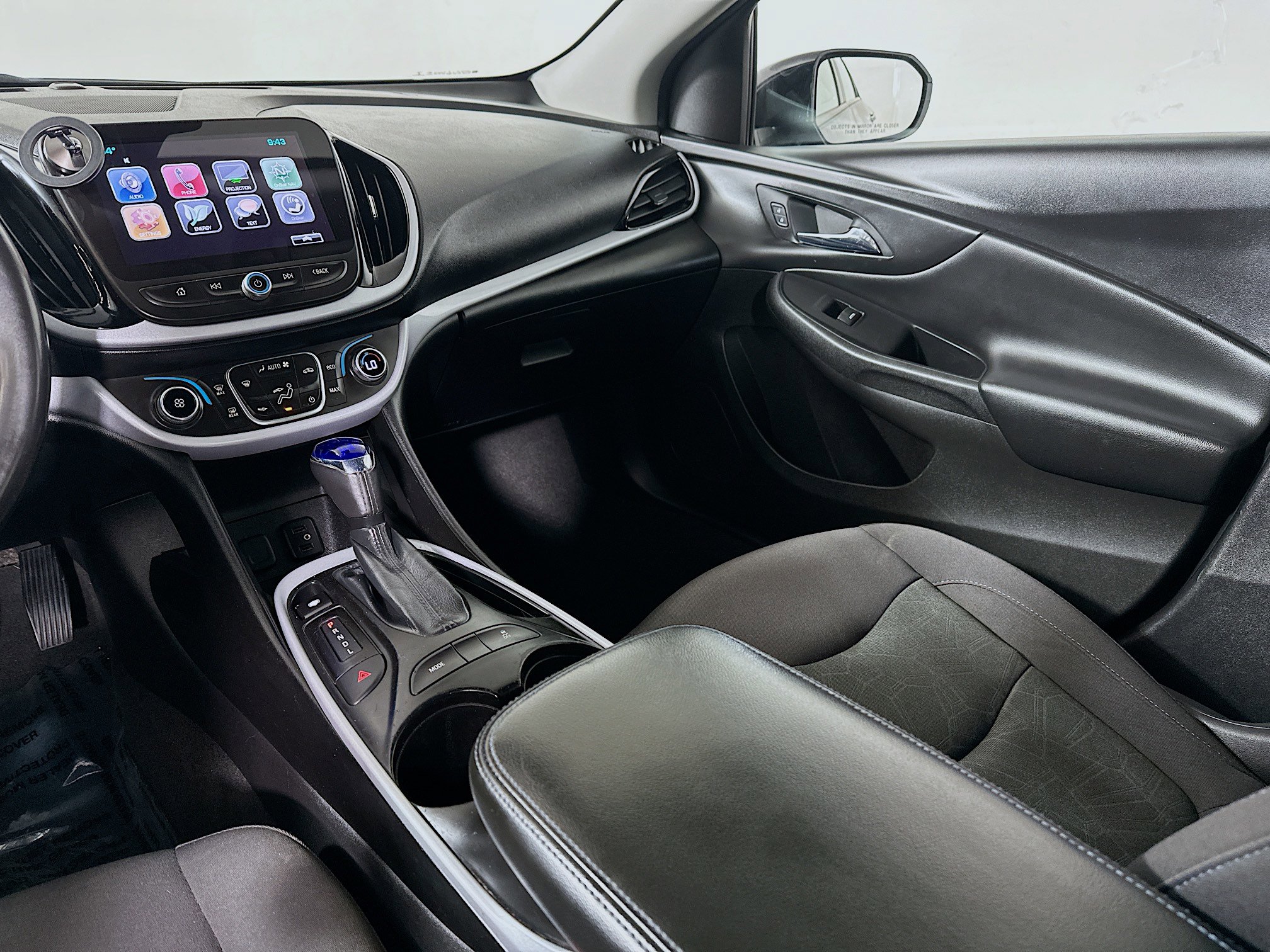 2017 Chevrolet Volt LT photo 21