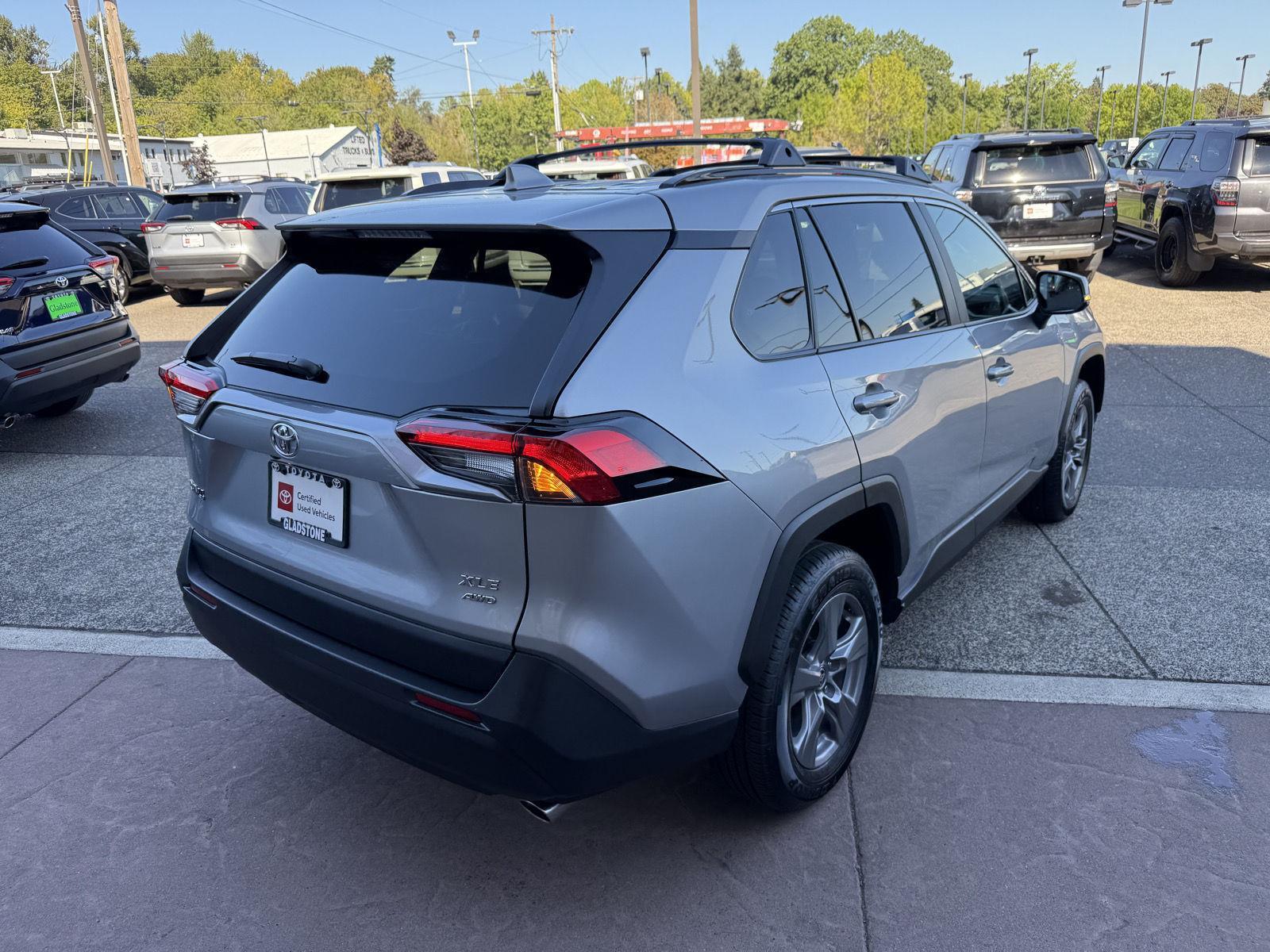 2025 Toyota RAV4 XLE photo 5