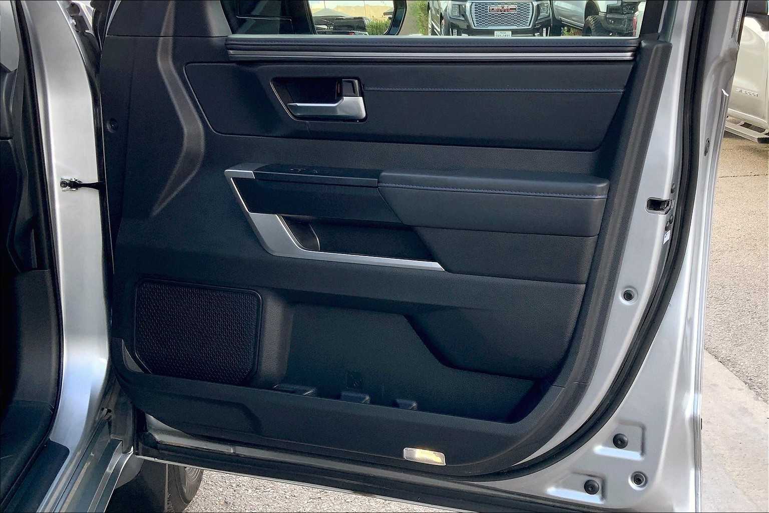 2025 Toyota Tundra Platinum CrewMax photo 21