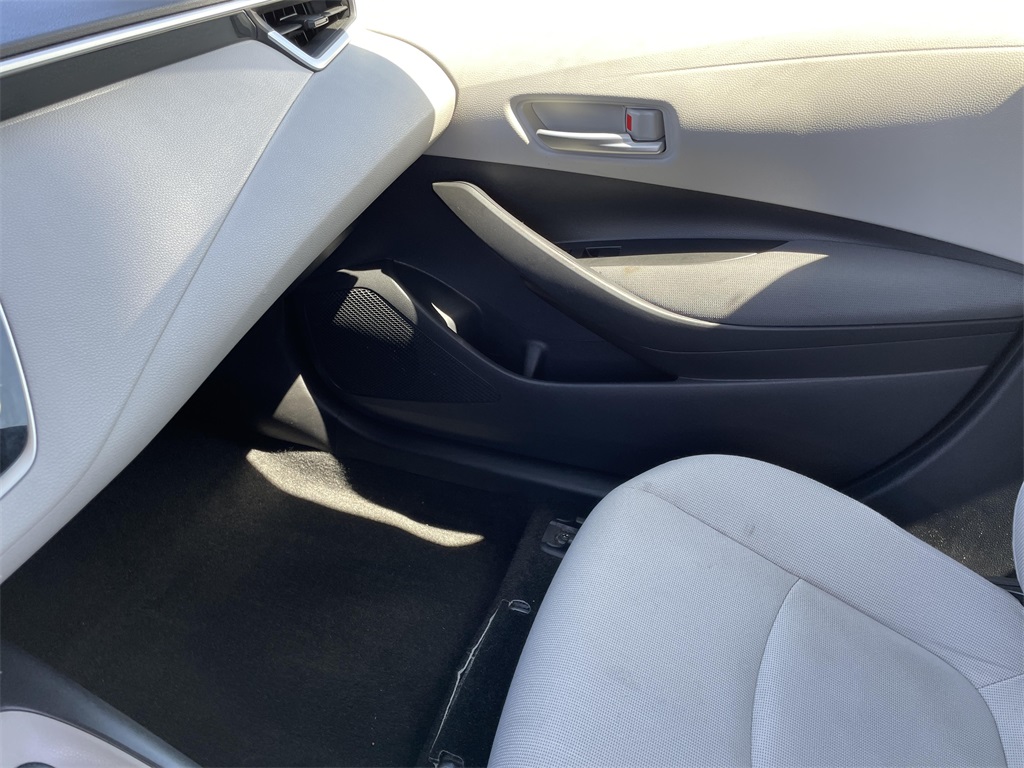 2021 Toyota Corolla LE photo 23