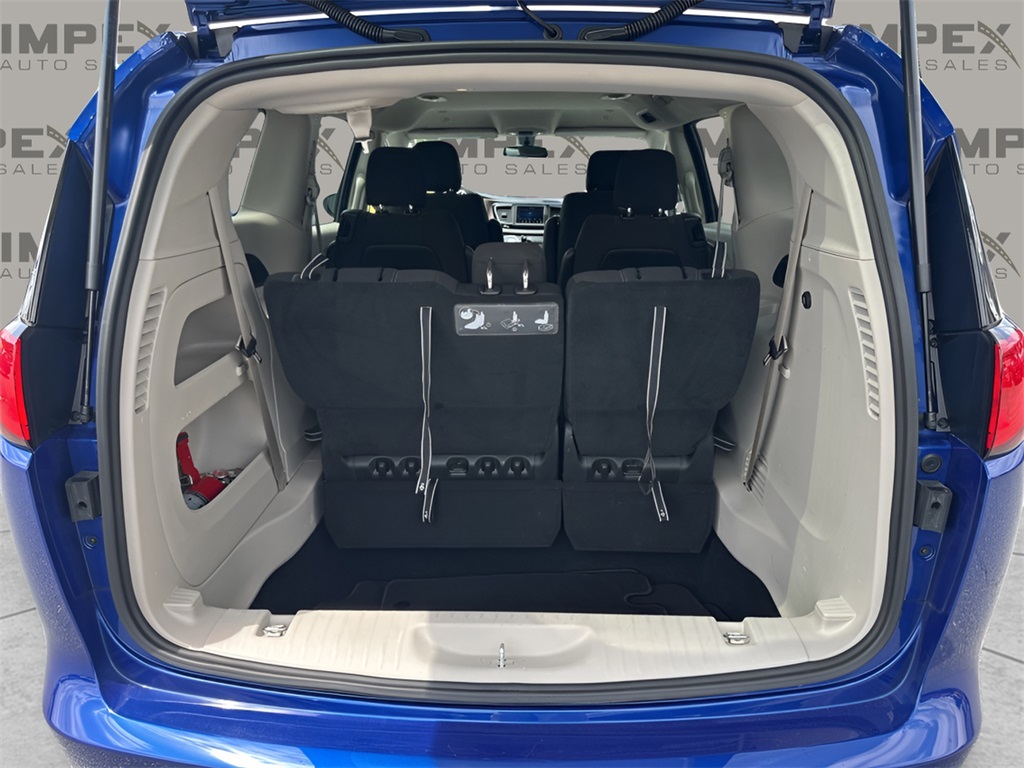 2021 Chrysler Voyager LX photo 26