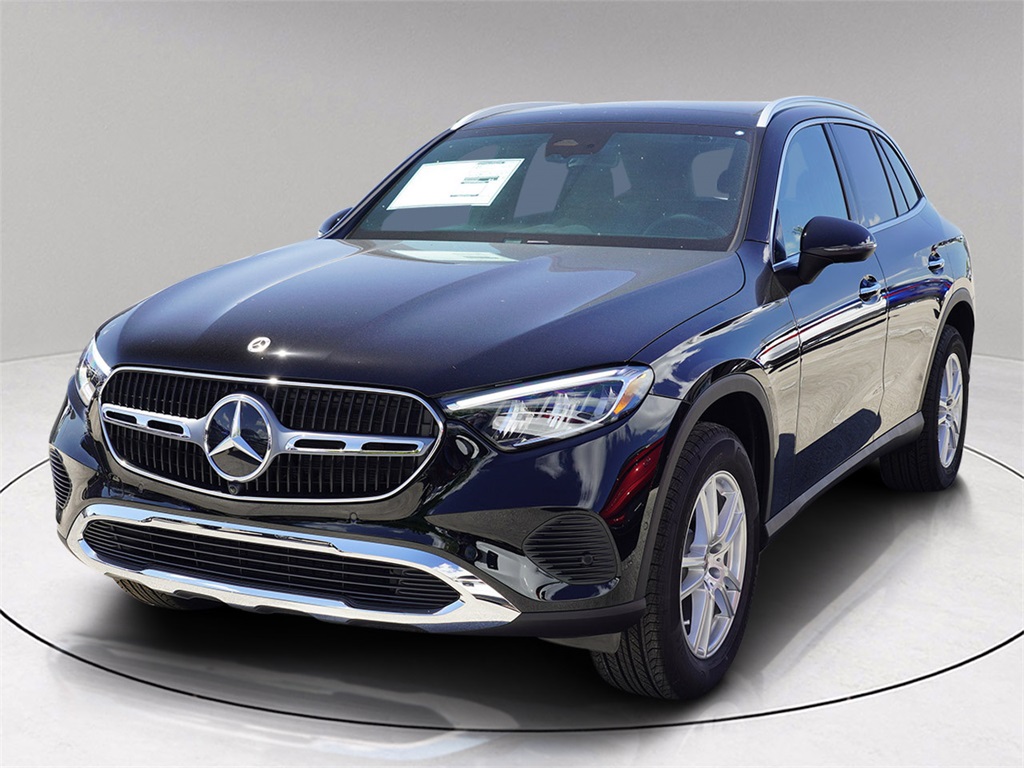 2025 Mercedes Benz GLC 300 photo 3