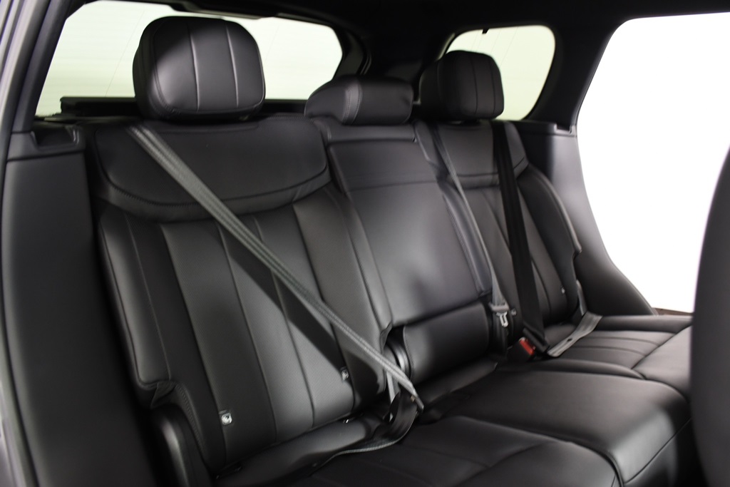 2025 Land Rover Range Rover SE photo 22