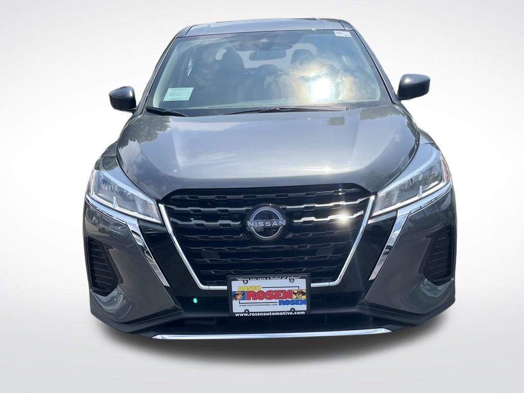 2025 Nissan Kicks Play S photo 4