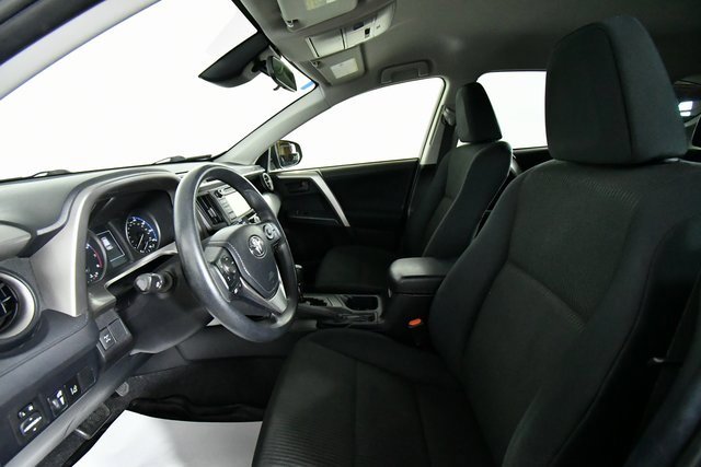 2017 Toyota RAV4 LE photo 4