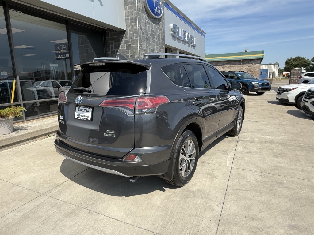 2017 Toyota RAV4 Hybrid XLE photo 2