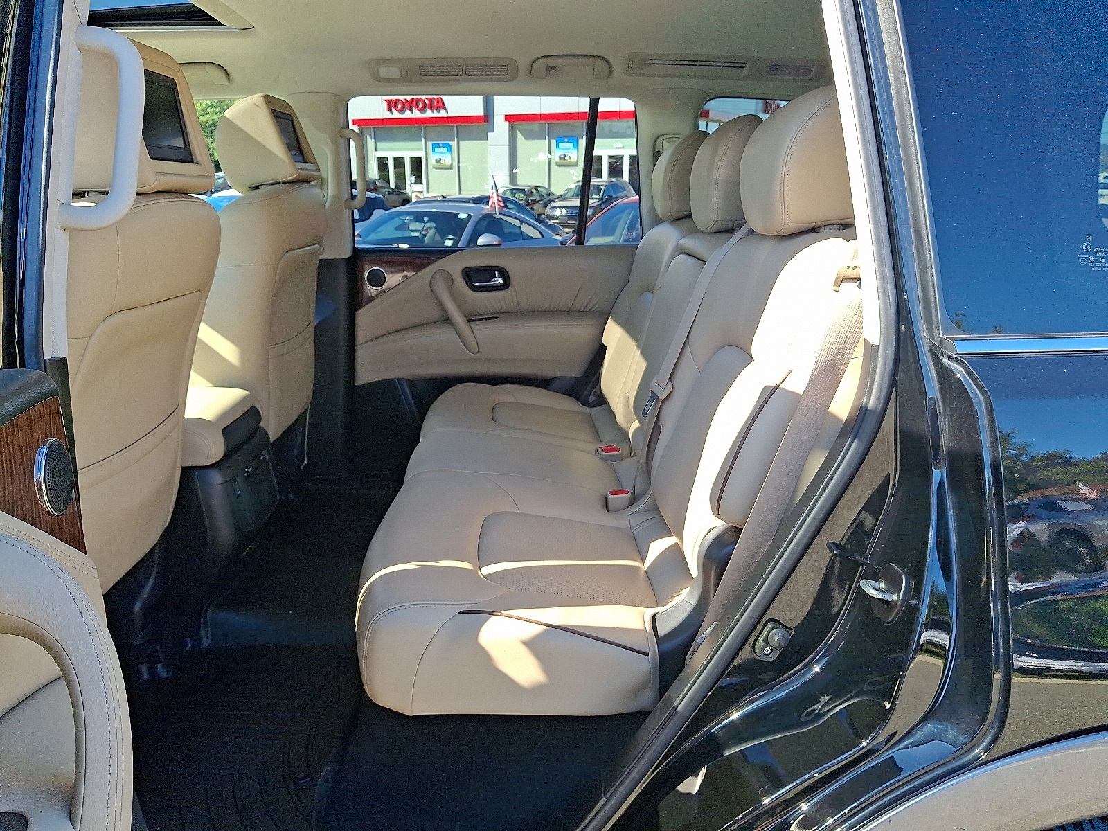 2017 Nissan Armada Platinum photo 10