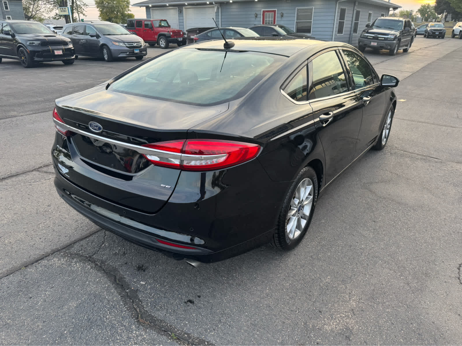 2017 Ford Fusion SE photo 3