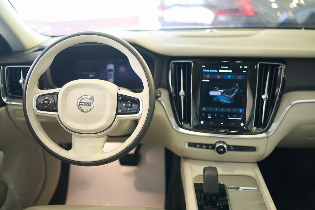 2025 VOLVO V60CC - Image 15