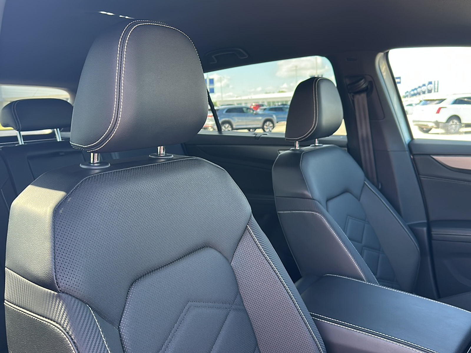 2024 Volkswagen Atlas Cross Sport SE Technology photo 5