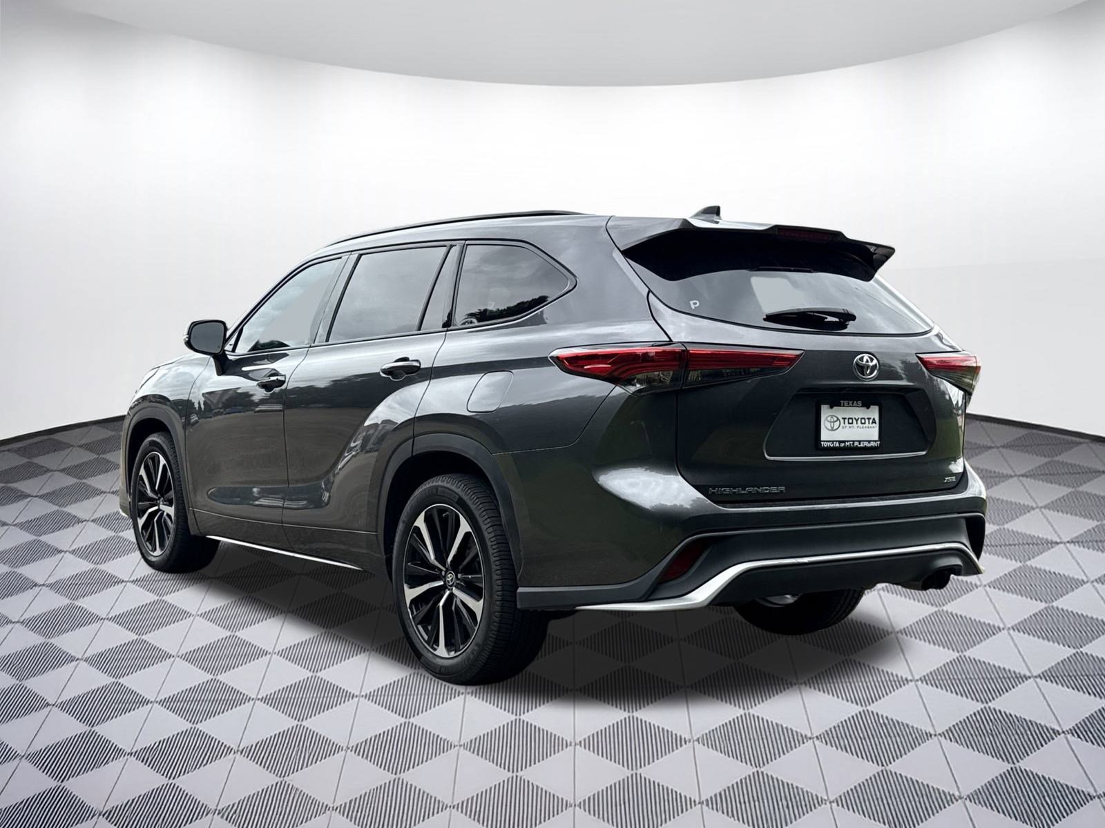 2021 Toyota Highlander XSE photo 3