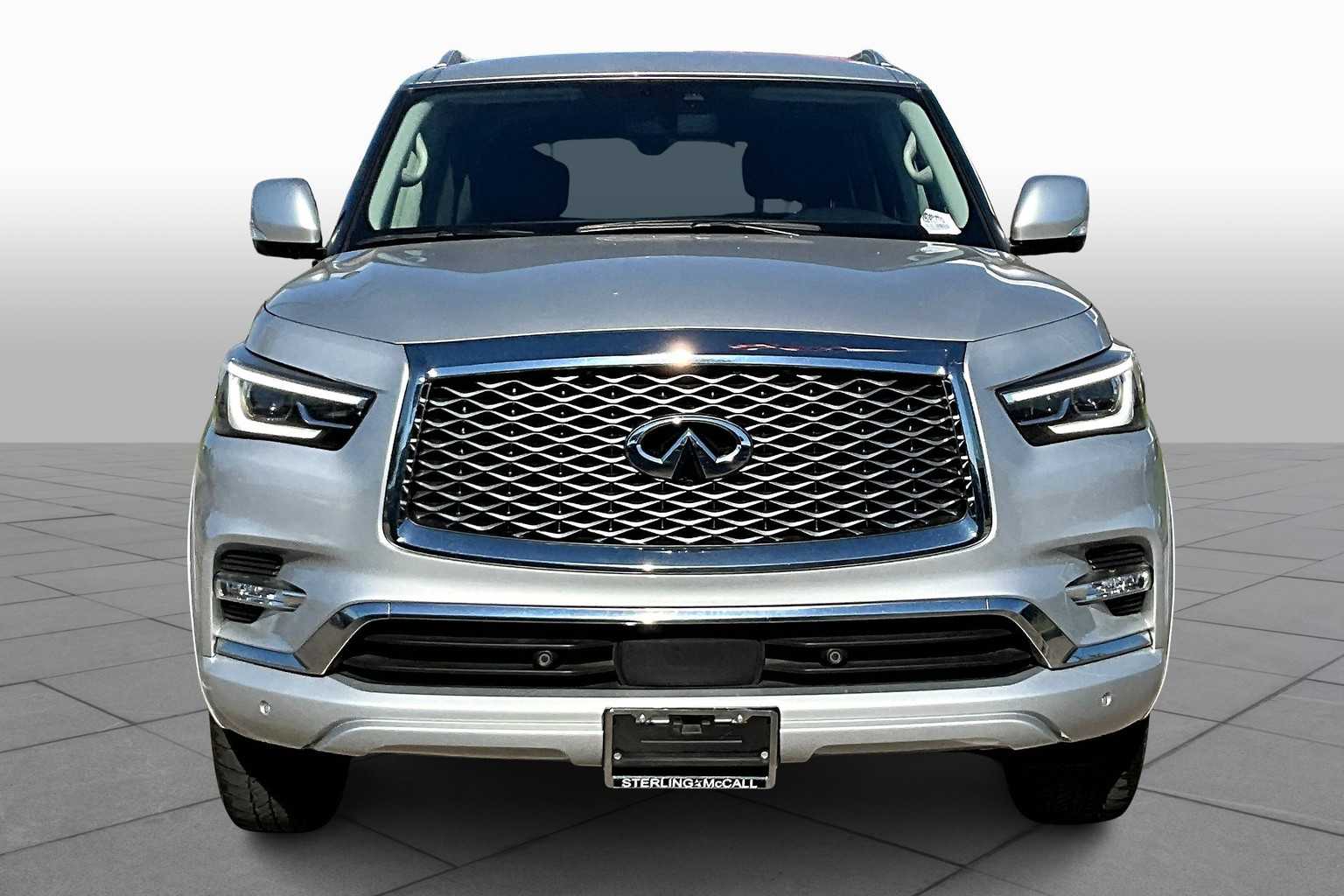 2022 Infiniti QX80 Luxe photo 3