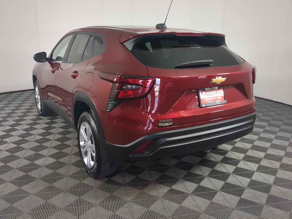 2025 Chevrolet Trax LS photo 3