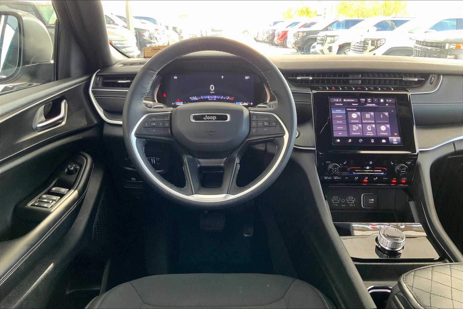 2024 Jeep Grand Cherokee Laredo X photo 4