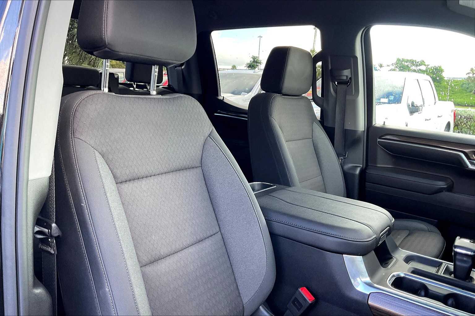 2024 Chevrolet Silverado 1500 RST photo 7