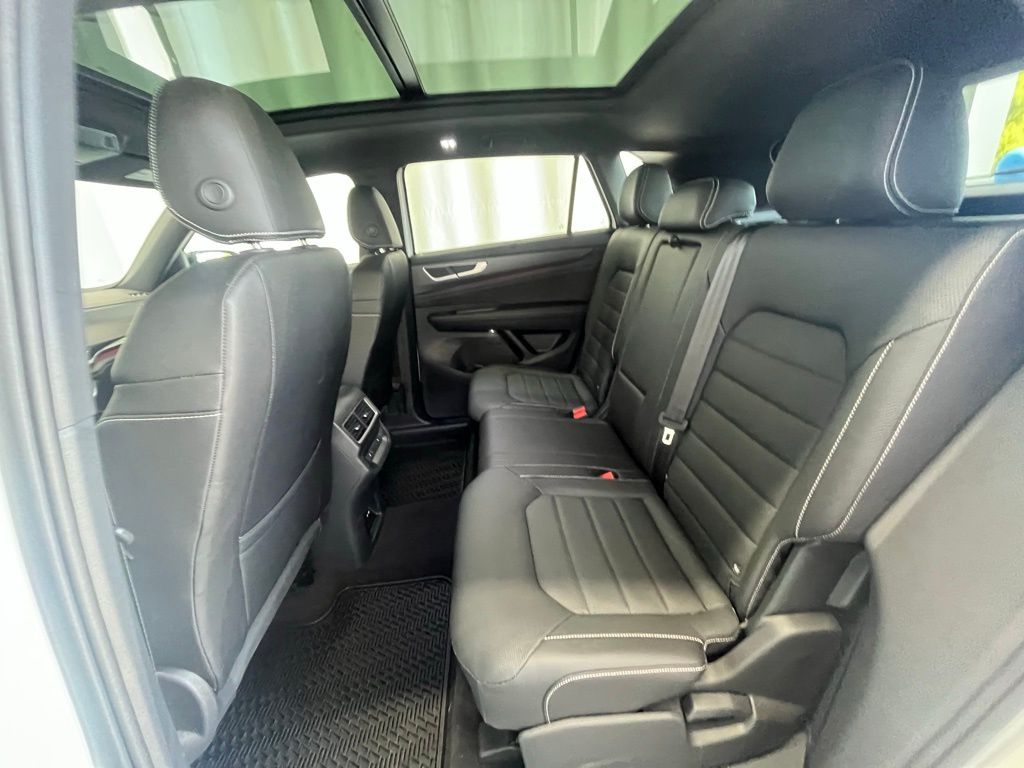 2025 Volkswagen Atlas Cross Sport SEL R-Line photo 21