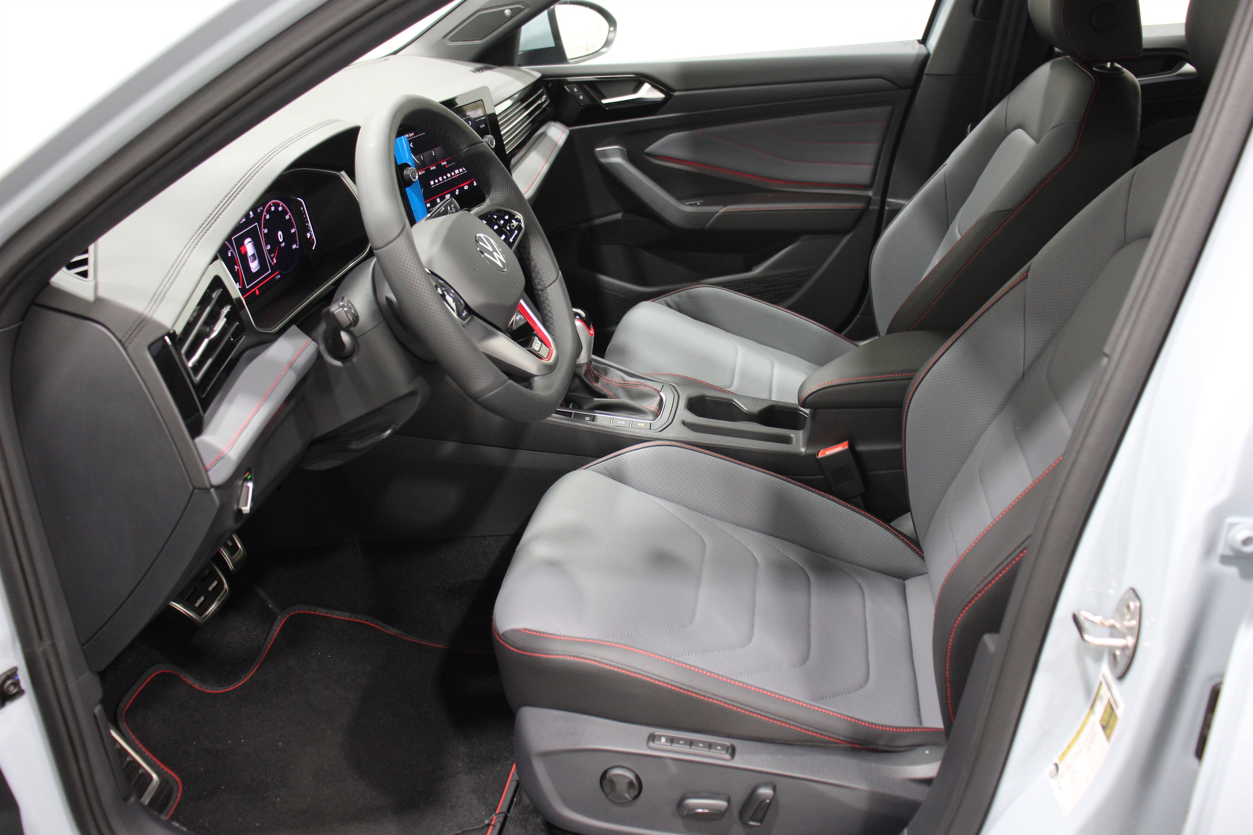 2025 Volkswagen Jetta GLI Autobahn photo 3