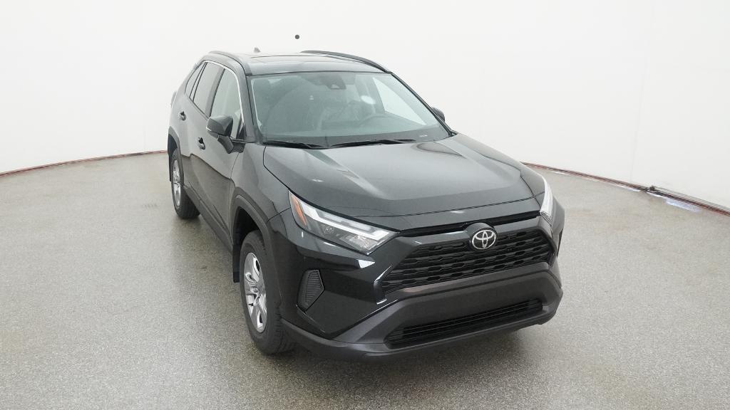 2025 Toyota RAV4 XLE photo 32