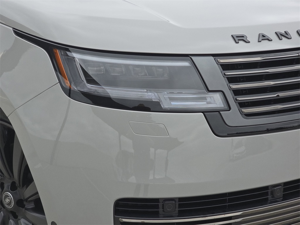 2025 Land Rover Range Rover SV photo 29