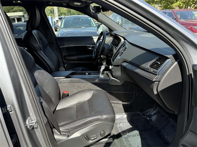 2020 Volvo XC90 T6 Momentum photo 15