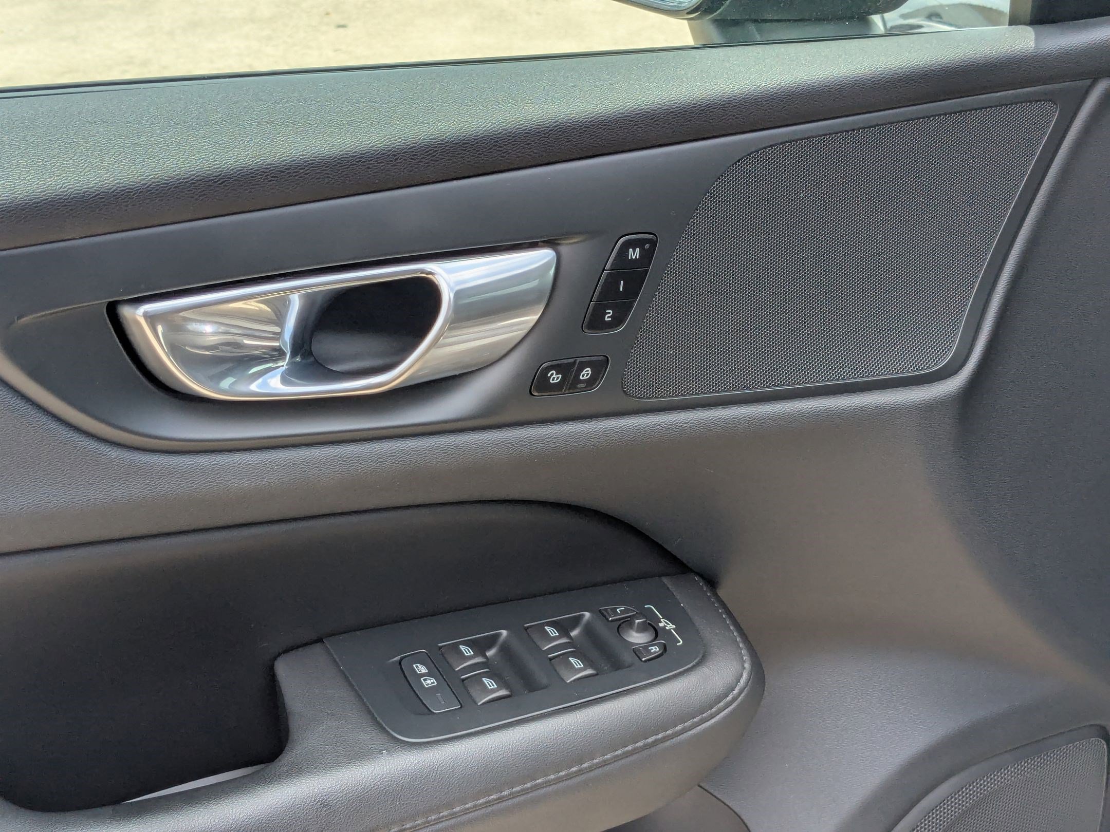 2023 Volvo V60 Cross Country B5 Plus photo 12