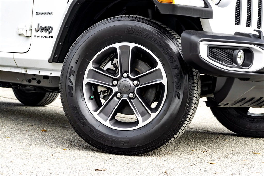 2023 Jeep Wrangler Sahara photo 2