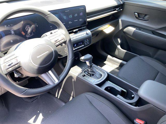 2025 Hyundai Kona SEL photo 17