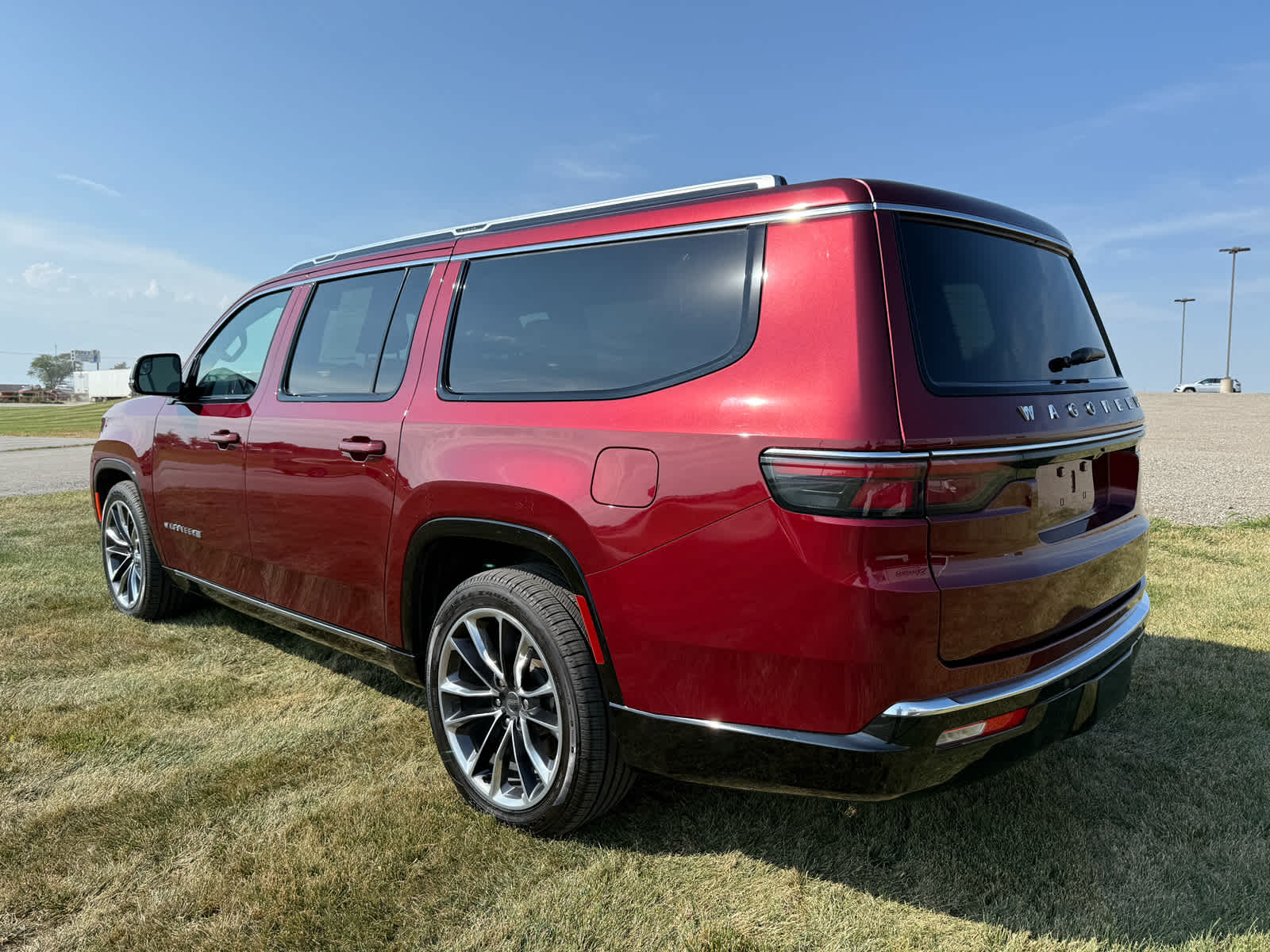 2024 Jeep Wagoneer L Series III photo 6