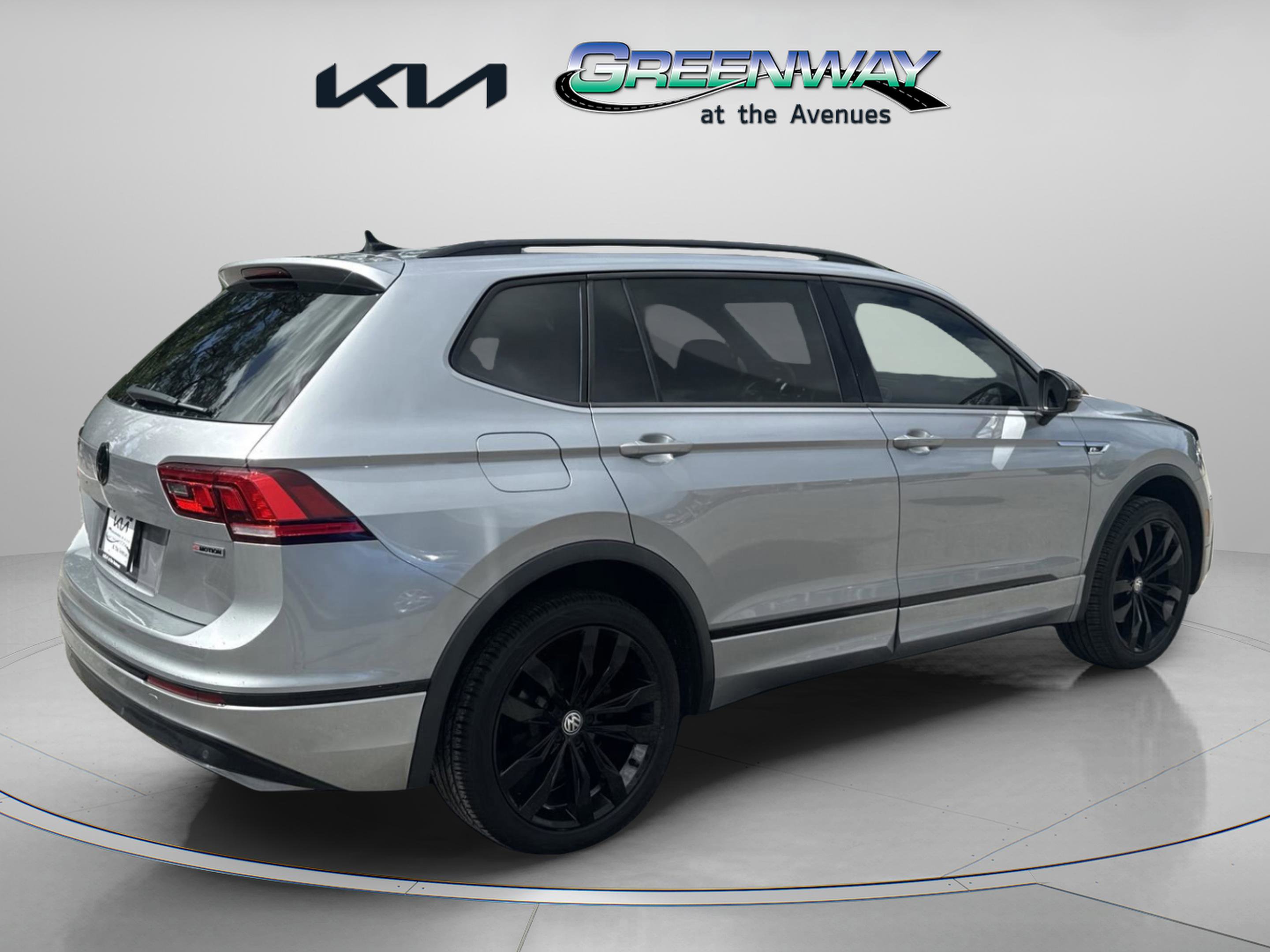 2020 Volkswagen Tiguan SE R-Line Black photo 3