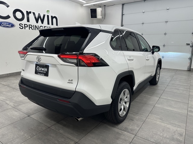 2024 Toyota RAV4 LE photo 4