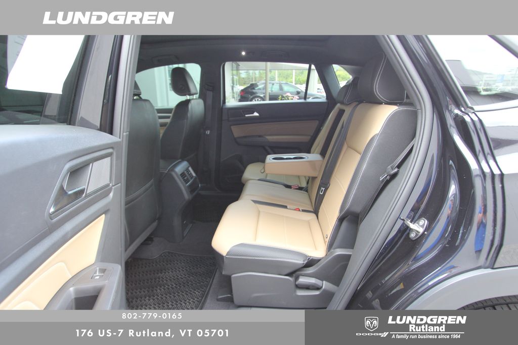 2023 Volkswagen Atlas Cross Sport SEL R-Line photo 25