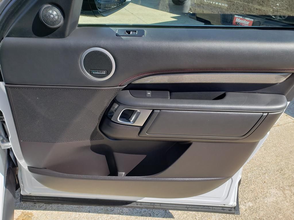 2018 Land Rover Discovery HSE photo 26