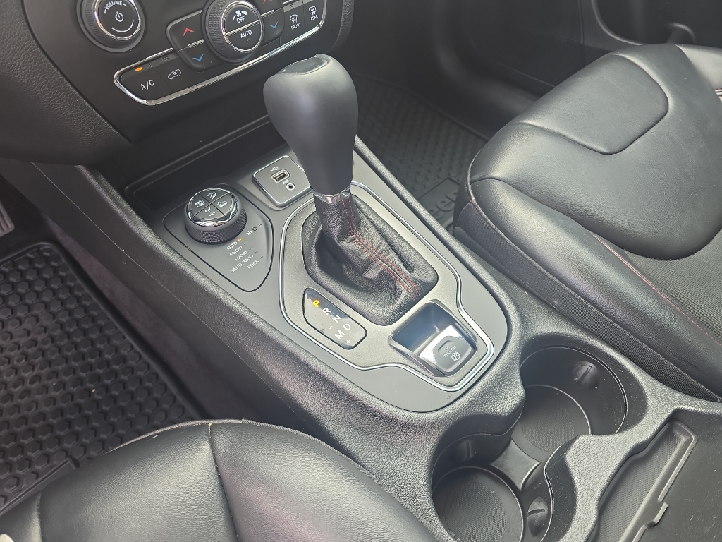 2019 Jeep Cherokee Trailhawk photo 20