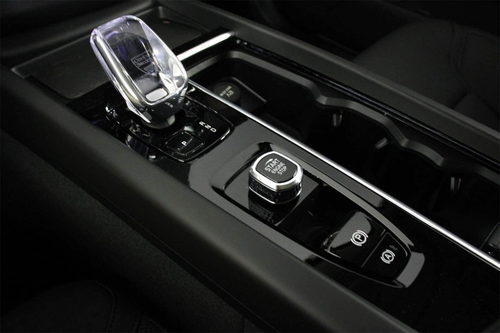 2026 Volvo XC60 B5 Plus photo 6