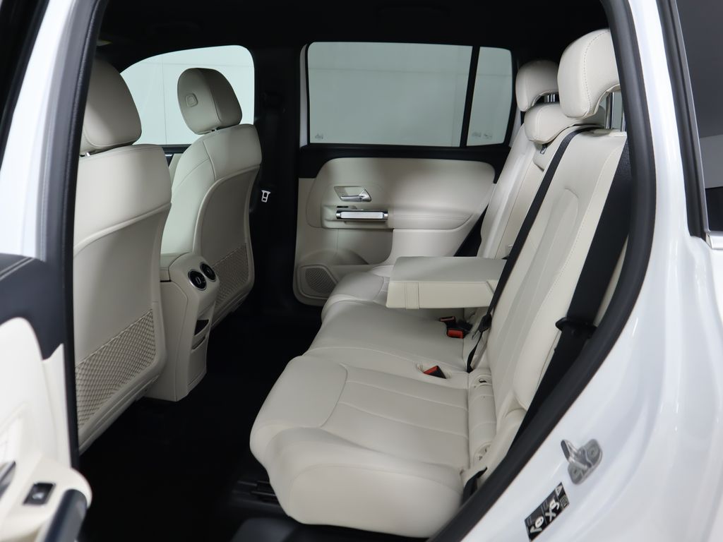 2025 Mercedes Benz GLB 250 photo 21