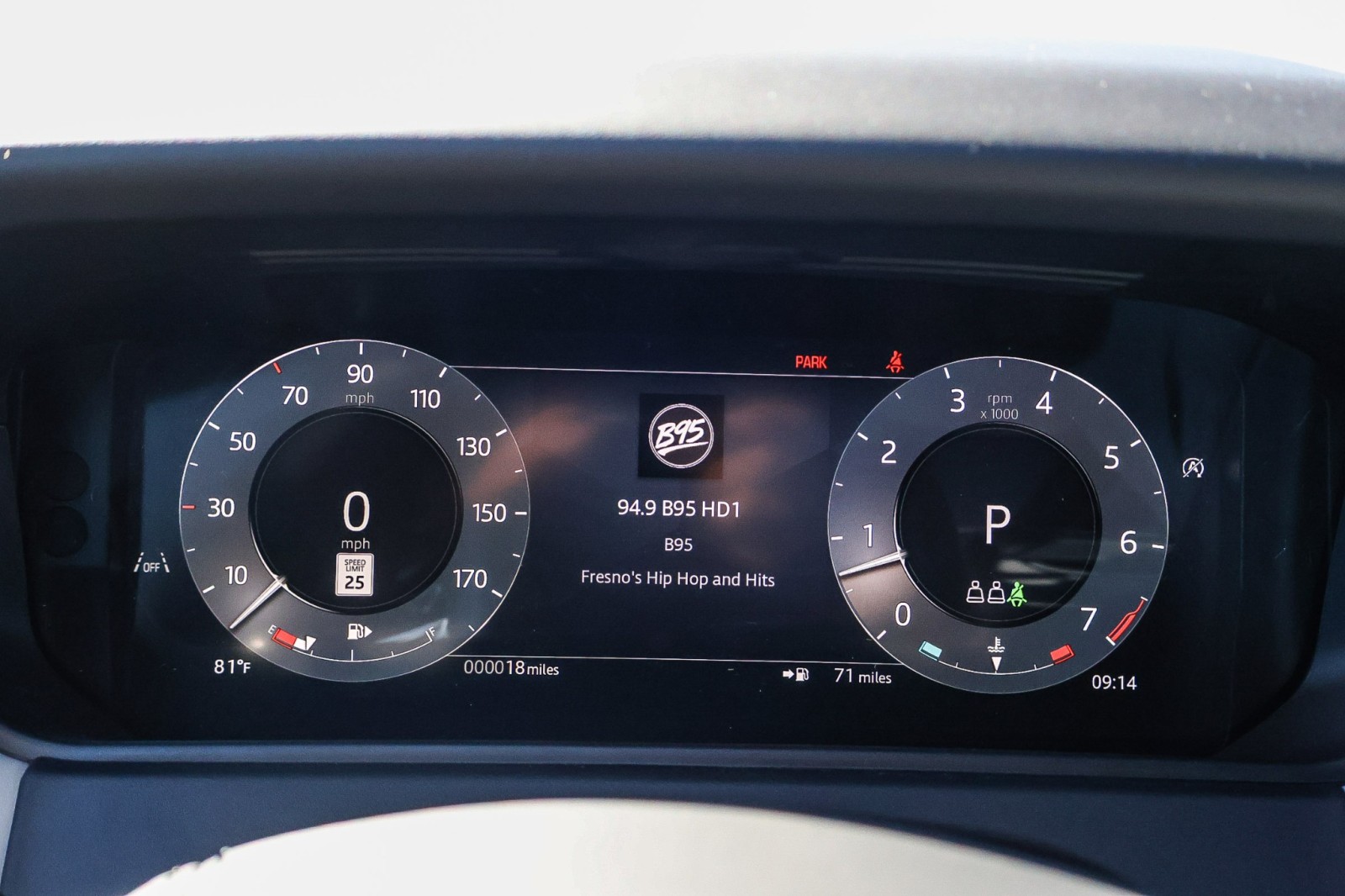 2026 Land Rover Range Rover Velar SE photo 14