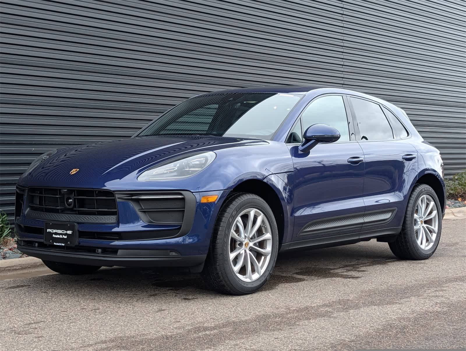 2025 Porsche Macan Base's photo