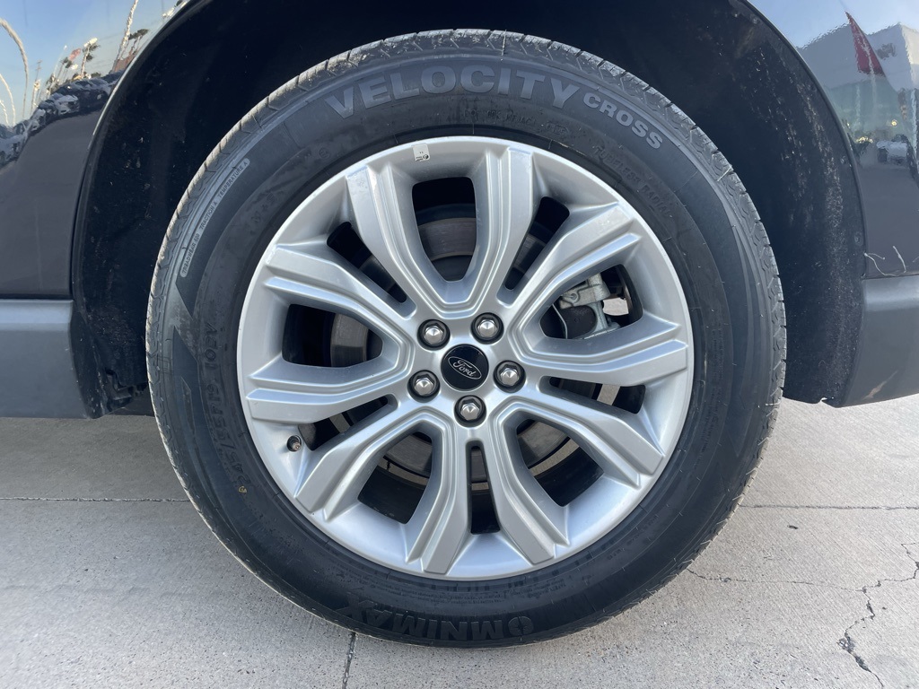 2024 Ford Edge Titanium photo 19