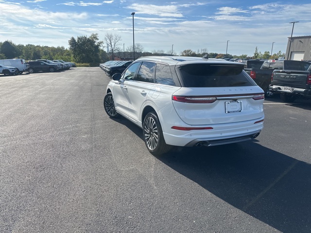 2022 Lincoln Corsair Standard photo 5