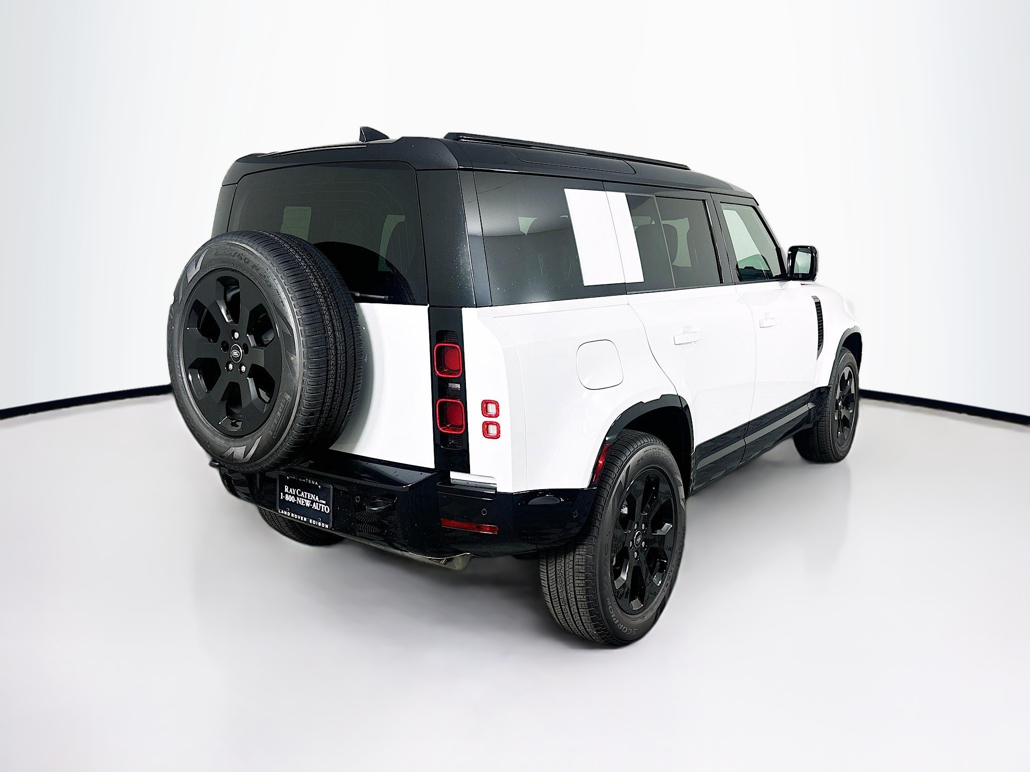 2025 Land Rover Defender 110 X-Dynamic SE photo 3