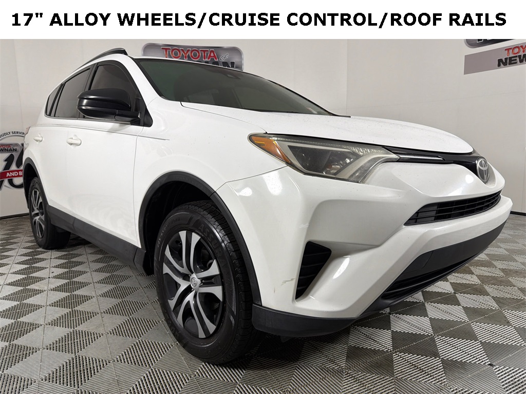 2018 Toyota RAV4 LE's photo