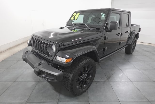2024 Jeep Gladiator Nighthawk's photo