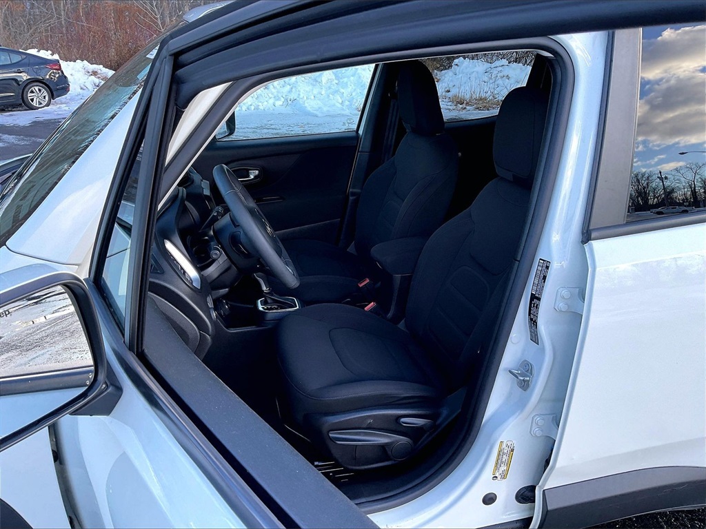 Image of Pre-Owned 2021 Jeep Renegade Latitude
