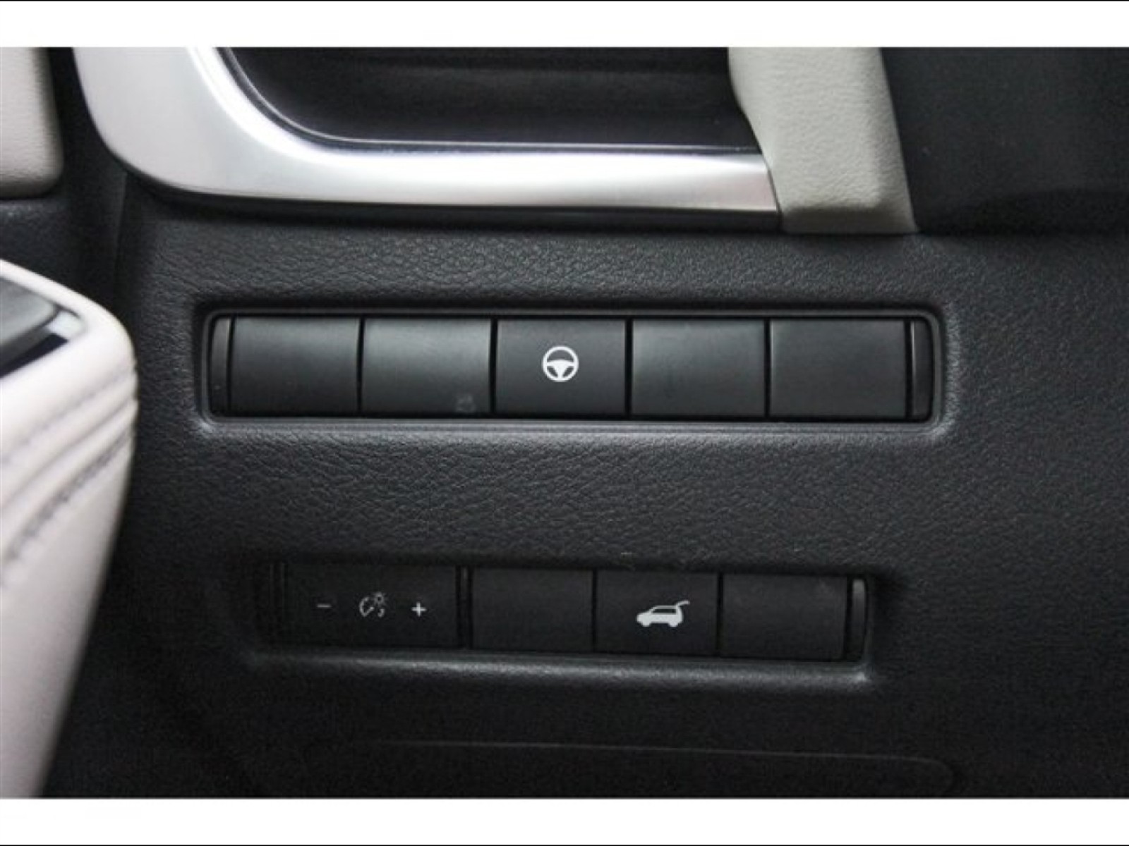 2021 Nissan Rogue SL White at TX Auto Group