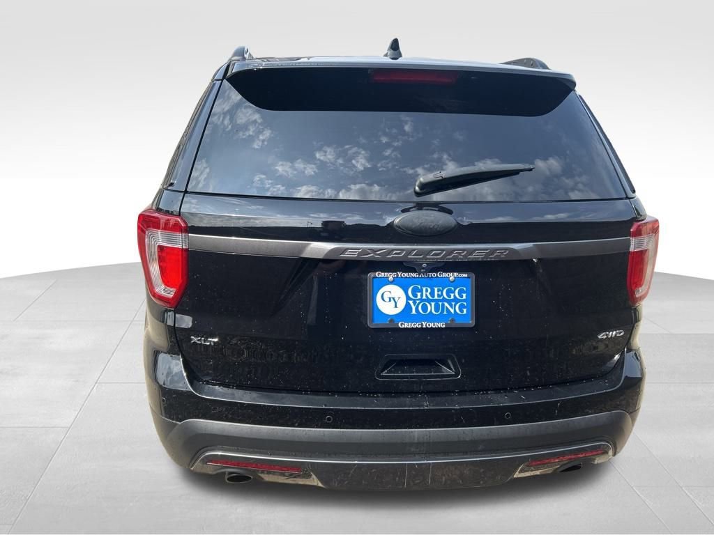 2017 Ford Explorer XLT photo 3