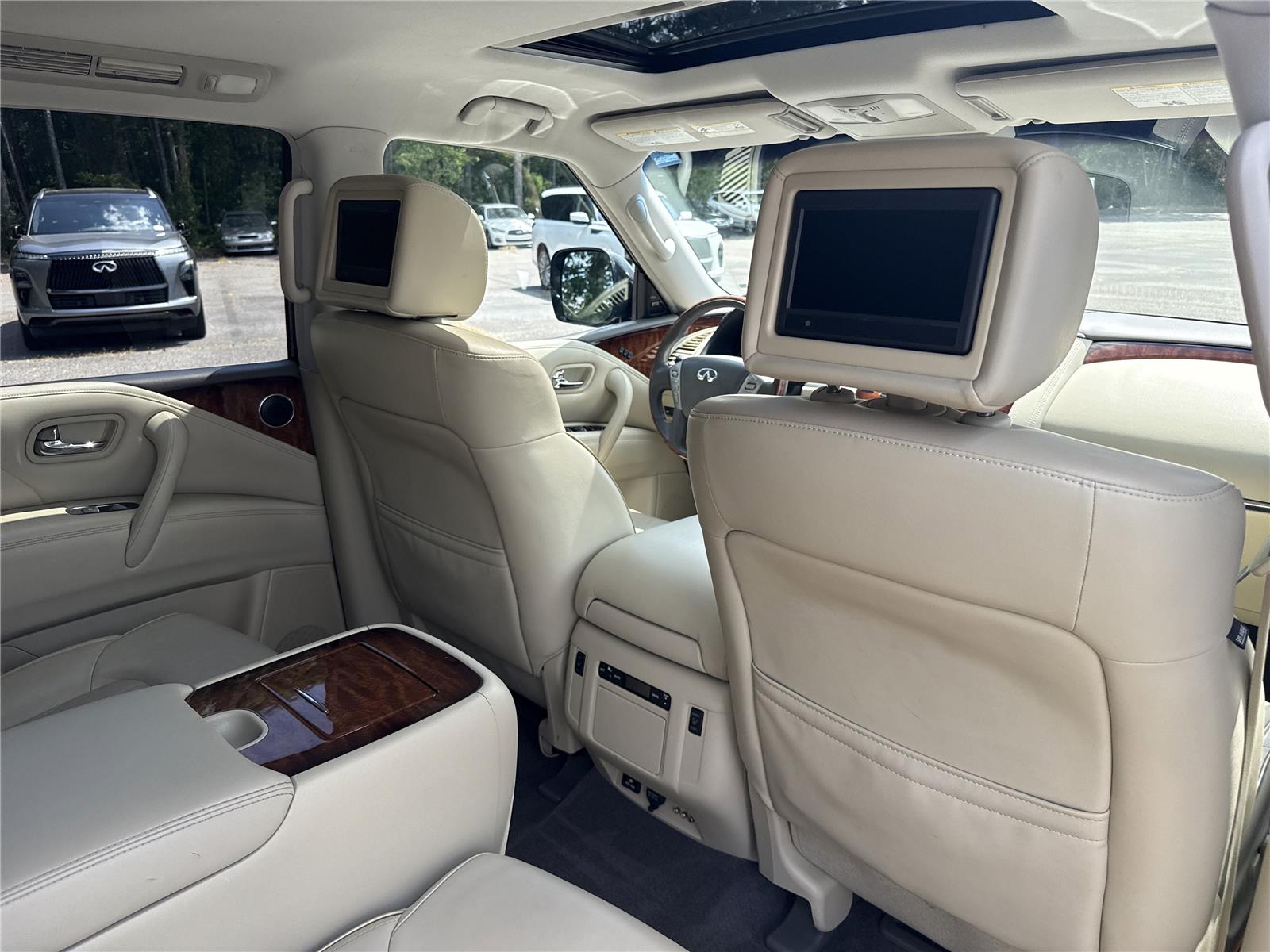 2017 Infiniti QX80 photo 24