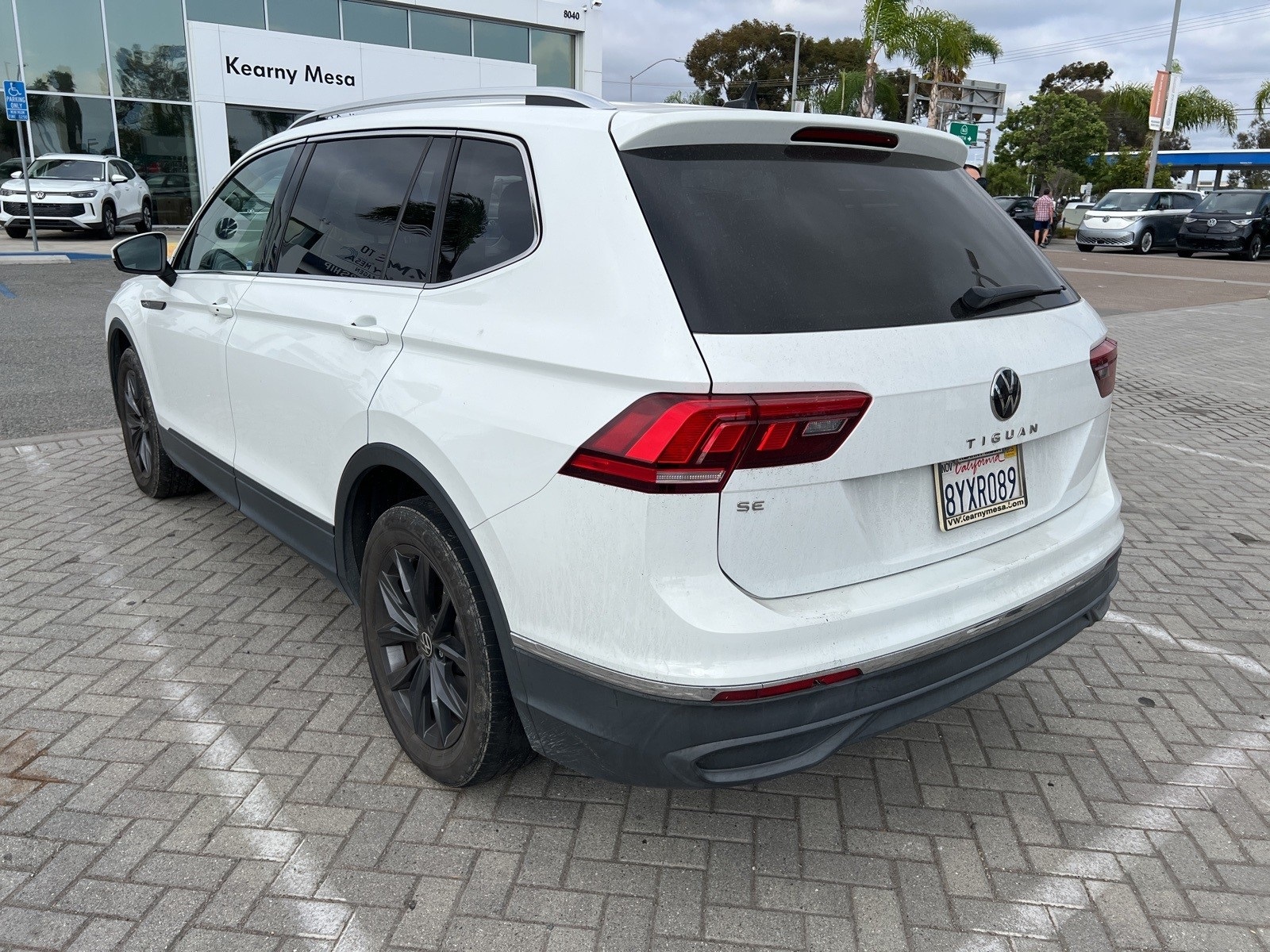 2022 Volkswagen Tiguan SE photo 2