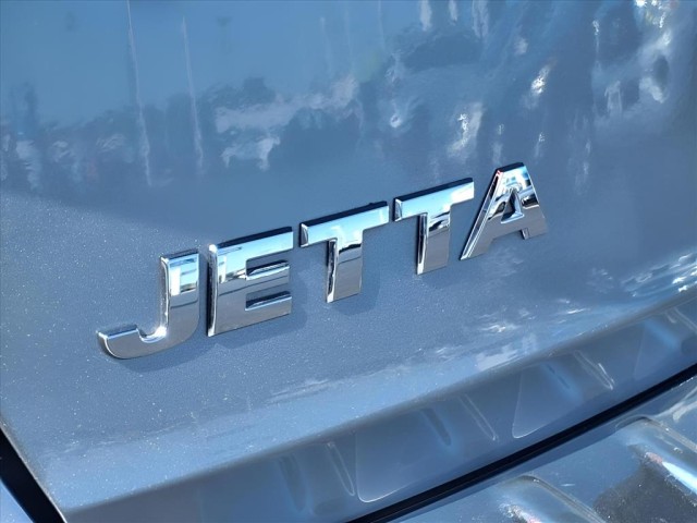 2021 Volkswagen Jetta SE photo 3