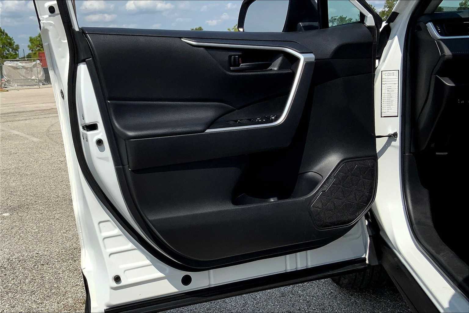 2024 Toyota RAV4 LE photo 18